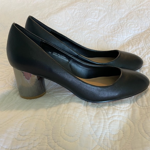 Matt & Nat Pumps size 7-8 - Picture 1 of 9